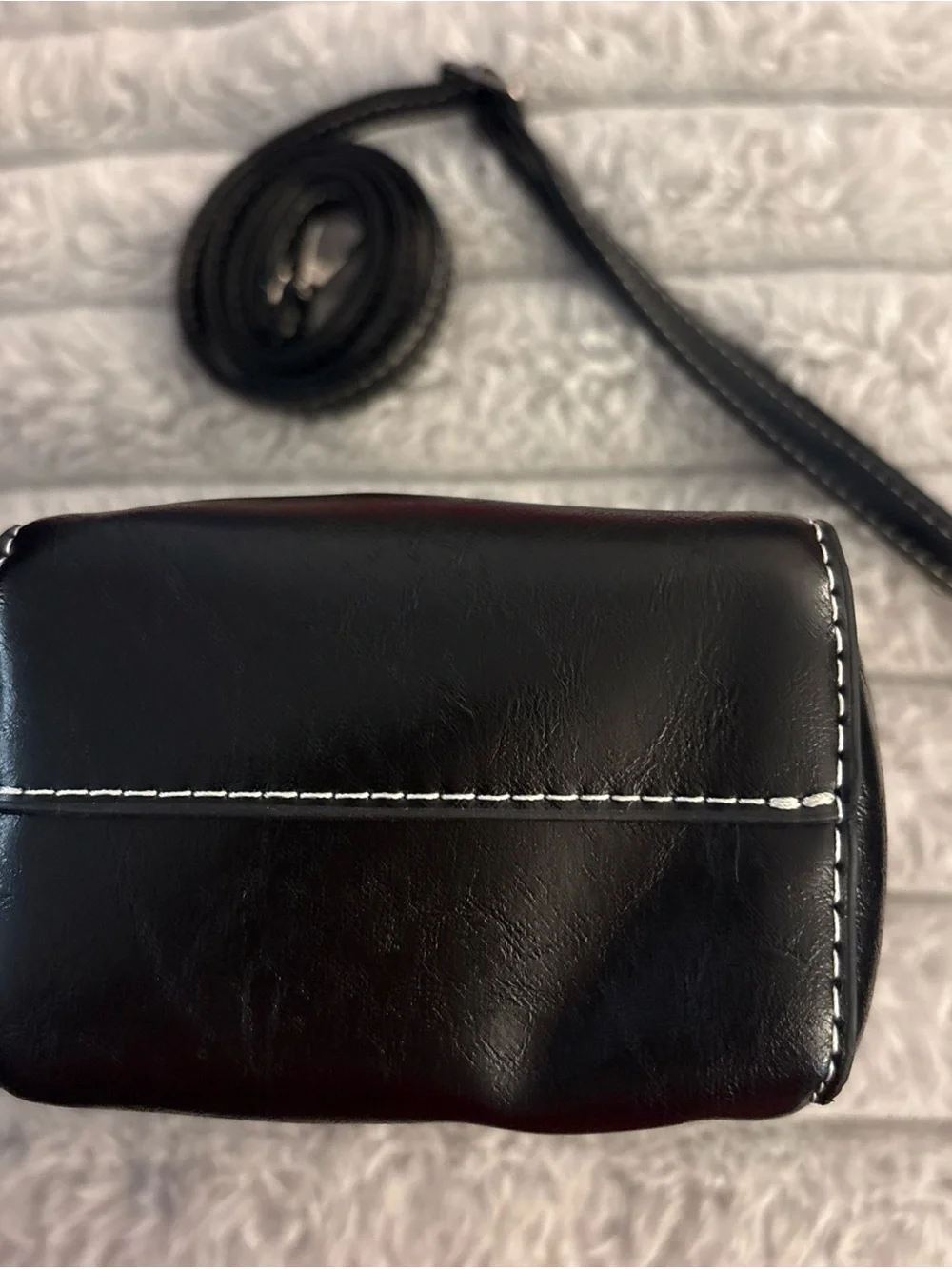 The Unbranded Brand sleek black
